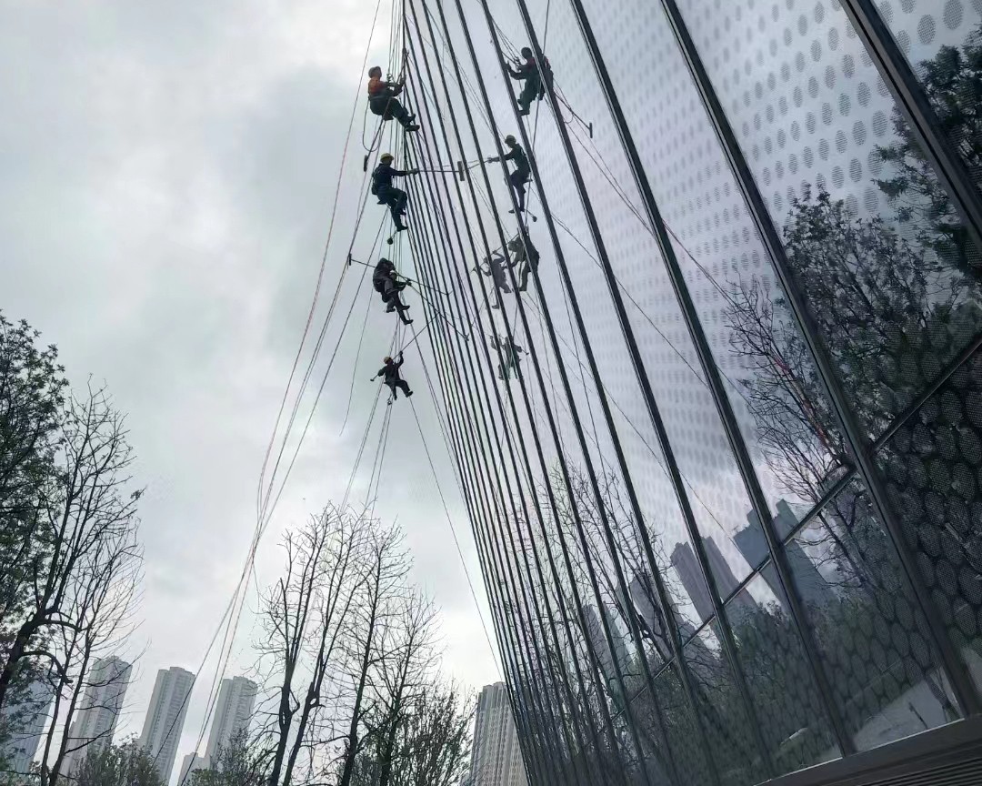 雨城区高空外墙清洗